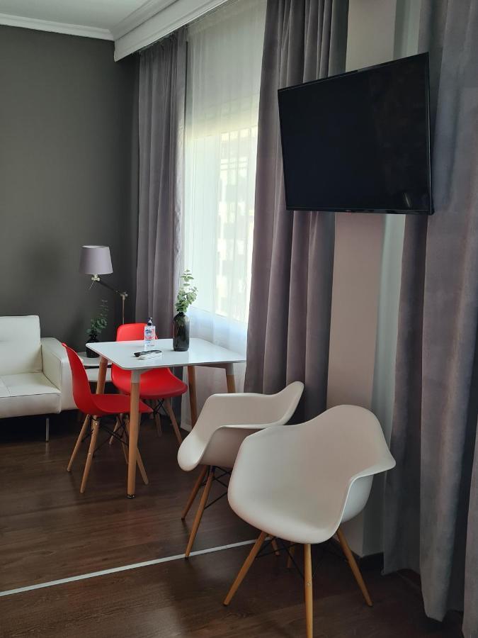 Red Rooms Tsimiski 60 Thessaloniki Exterior foto